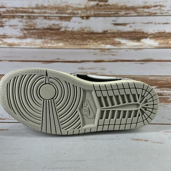 Nike Air Jordan 1 Retro Low Black Cement Elephant CZ0775-001 Women's Sz 6 - Picture 4 of 9